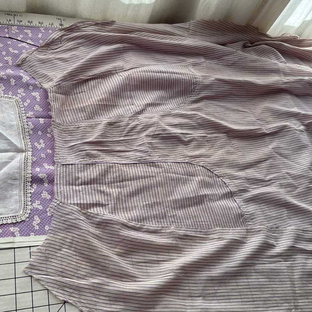 Lavender Vintage Fabric & Textile Bundle – Floral Calico, Antique Skirt Remnant, - Picture 16 of 16